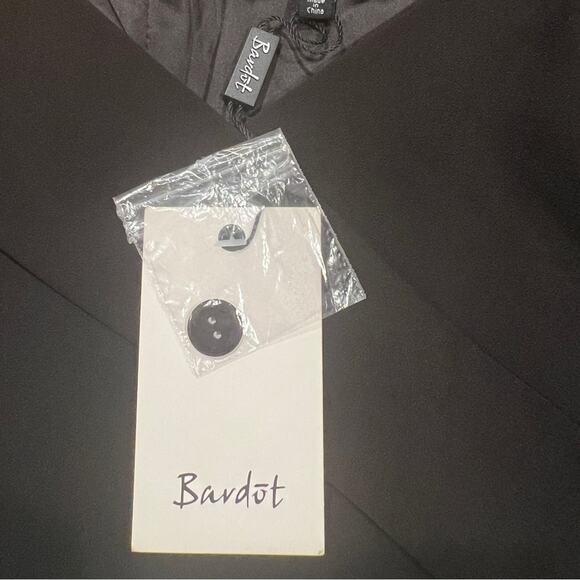 Bardot Crossover Top Bell Sleeves Black Size 6 NWT - Picture 7 of 8